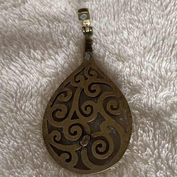 Premier Designs Statement hinged pendant - Picture 6 of 12